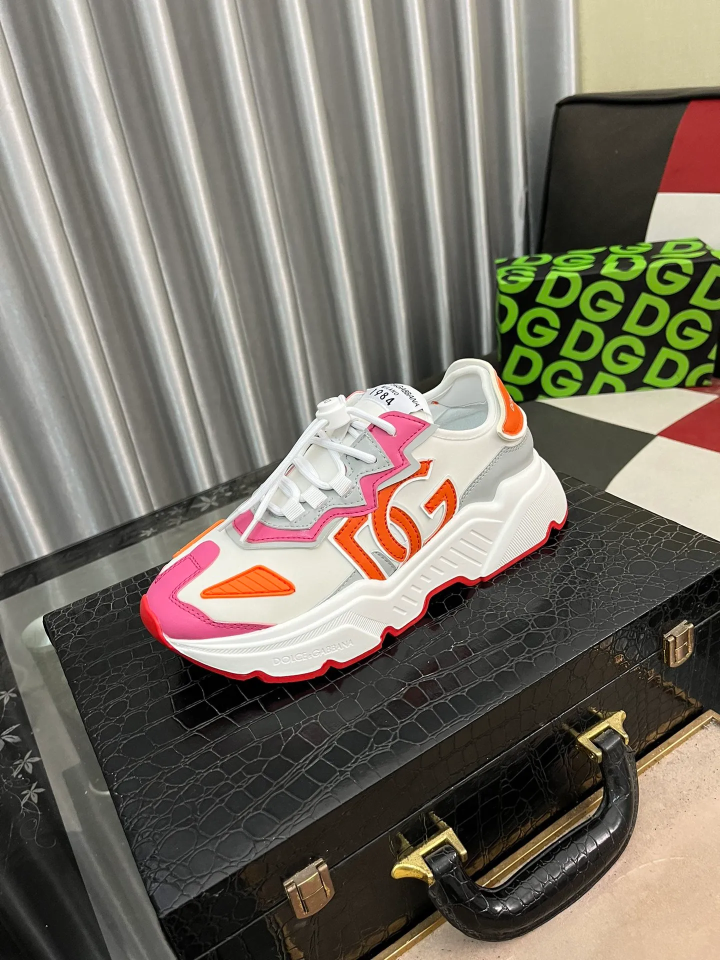 Men's men's shoes 💰480⌚️⌚️ (DG-Dolce & Gabbana) latest popular 🔥🔥casual shoes, with brand signature details on the tongue, imported cowhide fabric, fashionable and versatile, can add luster to various looks. Create an exquisite design with unique dynamic vitality and modern atmosphere, showing modern elegance. size：35-46